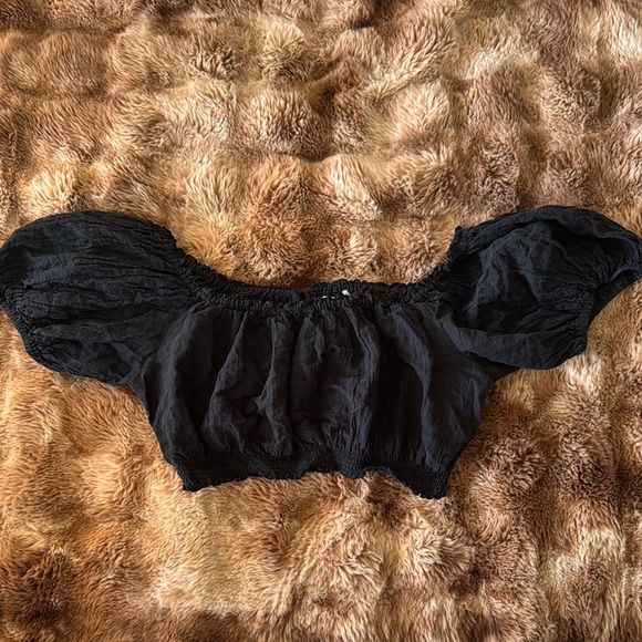 Black Off-Shoulder Crop Top - Picture 1 of 3